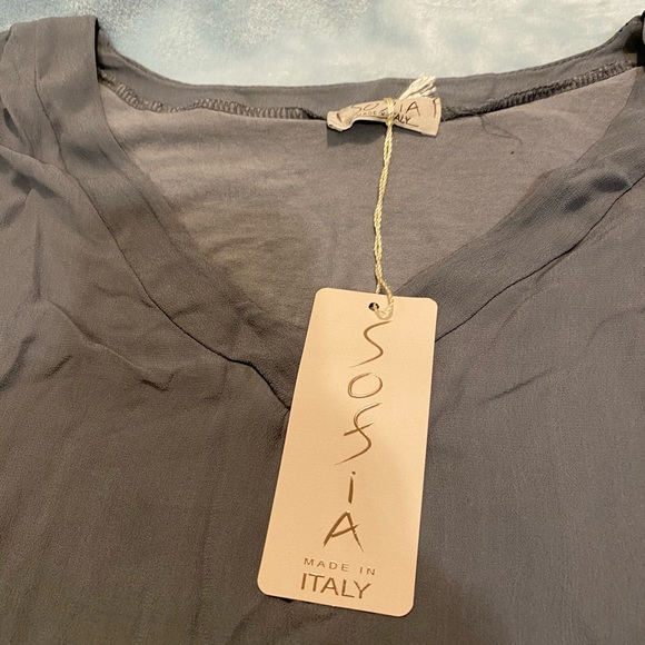 ⬇️Sofia long sleeve Vneck Top - Picture 5 of 8